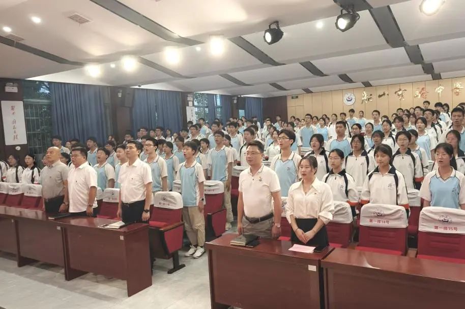 2025年度新团员入团仪式暨党委书记上主题团课活动